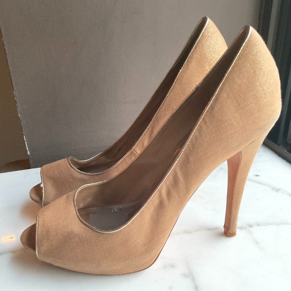 BADGLEY MISHKA Nude Linen  Platform Pumps with Gold Leather Trim